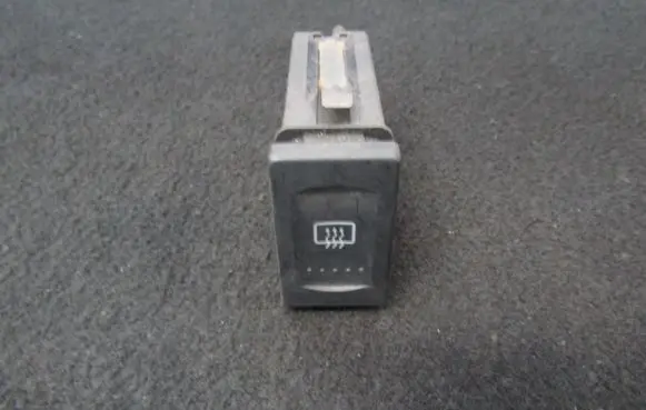 Volkswagen PASSAT B5 Windscreen/window heater switch 3b0959621d
