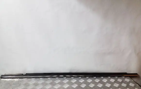 Front door glass trim molding