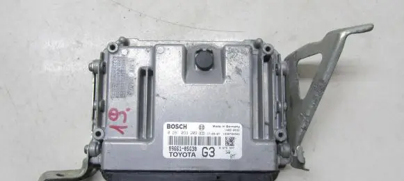 Toyota Avensis T270 Engine control unit/module 0281033209