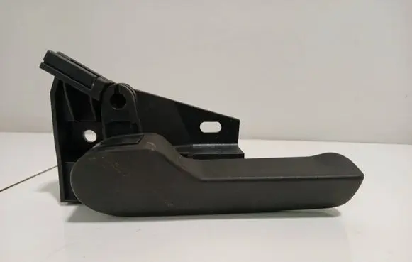 Volkswagen PASSAT B7 Engine bonnet (hood) release handle 1K1823633