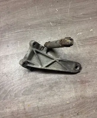 BMW 3 E30 Engine mounting bracket 1176322
