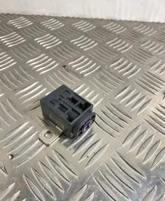 Audi A6 S6 C6 4F Battery relay fuse 4F0915519