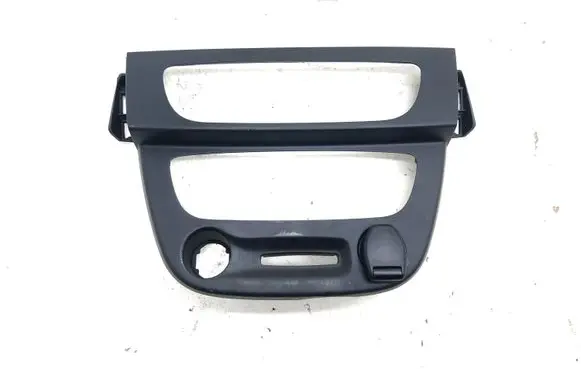 Radio/GPS head unit trim