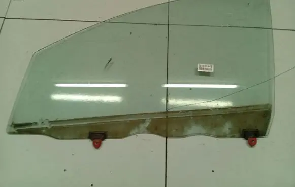 Toyota Avensis Verso Front door window glass four-door As2