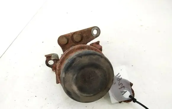 Engine mount bracket