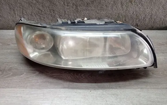 Volvo V70 Headlight/headlamp 30698836 89071193
