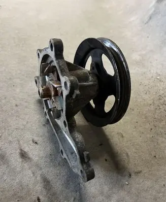 Nissan Primera Water pump