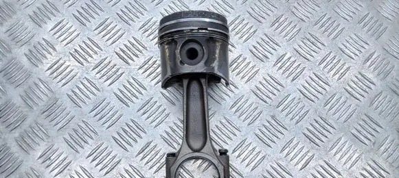 Ford Galaxy Piston with connecting rod