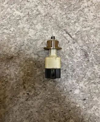 Toyota Avensis T220 Brake pedal sensor switch 2690