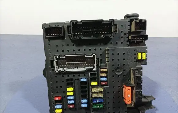 Volvo V70 Fuse box set 12217799