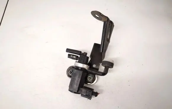 Volkswagen Touareg I Turbo solenoid valve 1j0906627