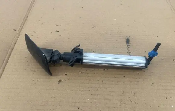 Volvo V60 Headlight washer spray nozzle 3308457 3211201833