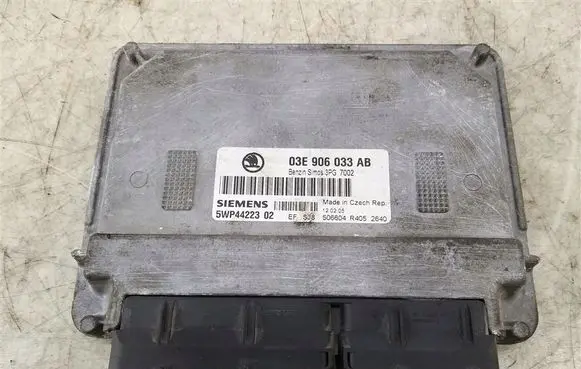 Skoda Fabia Mk1 (6Y) Engine control unit/module 03E906033AB