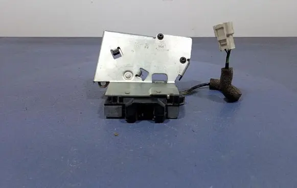 Jaguar X-Type Tailgate/trunk/boot lock/catch/latch 2X43F43102AD