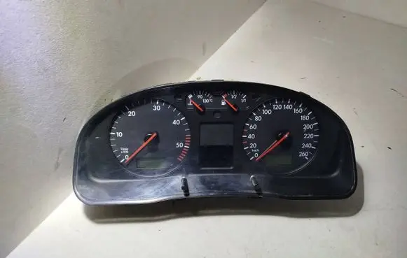 Volkswagen PASSAT B5 Speedometer (instrument cluster) 110008961015