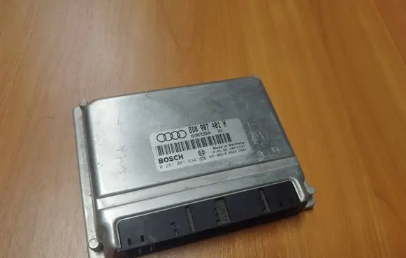 Audi A4 S4 B5 8D Engine control unit/module 8D0907401H 0281001834