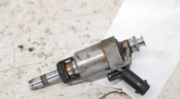 Audi A4 S4 B8 8K Fuel injector 06H906036J 0261500087