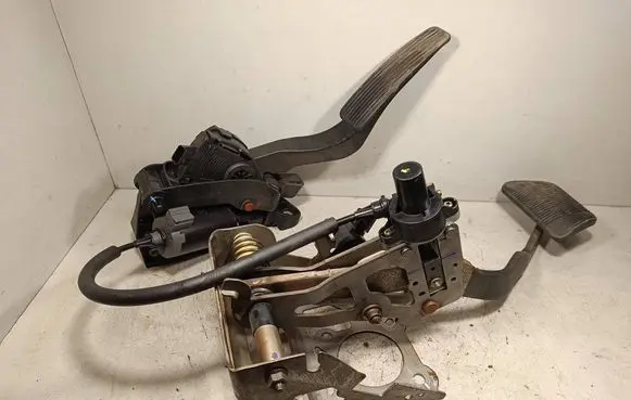 Lancia Thema Pedal assembly 