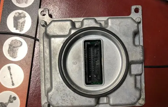 Mazda 6 Xenon control unit/module W003T32072 DFR767890 1971600775