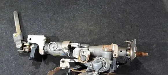Toyota Avensis T250 Steering wheel axle 2015518b