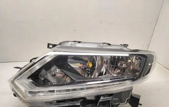 Nissan X-Trail T32 Headlight/headlamp