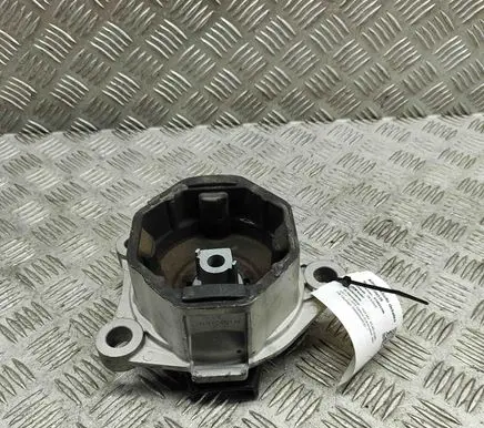 Volvo XC40 Engine mount bracket 31686296