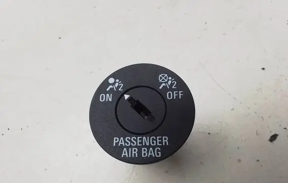 Passenger airbag on/off switch