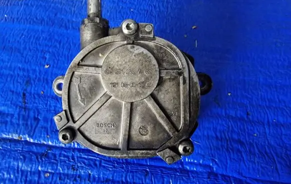 Mercedes-Benz C W203 Vacuum pump 2712301465