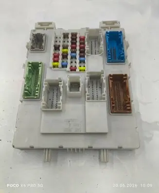 Volvo V40 Fuse module 31394964 8330000177 020514