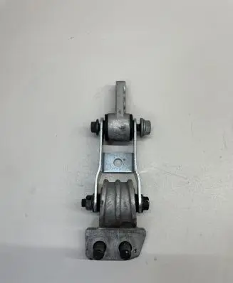 Volvo V70 Engine mount bracket 9445335