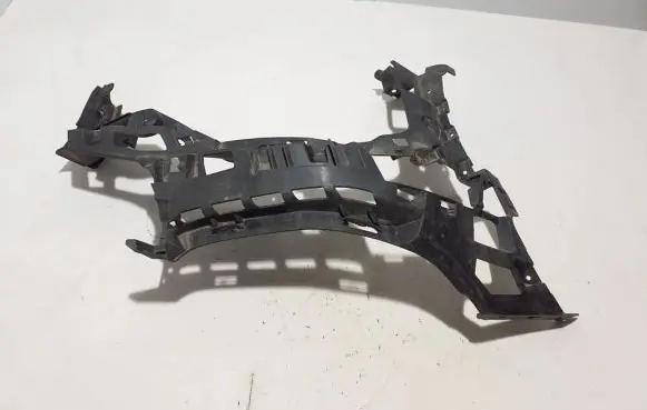 Mercedes-Benz E W213 Front bumper mounting bracket A2138857204