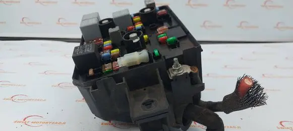 Opel Corsa E Fuse module 39068005