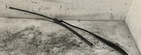 Citroen C4 II Front wiper blade arm