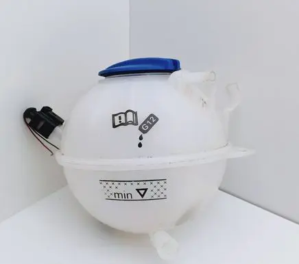 Volkswagen Golf Plus Coolant expansion tank/reservoir 70825631 8MA376702434