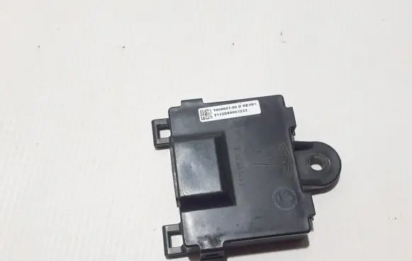 Tesla Model S Door control unit/module 1069651