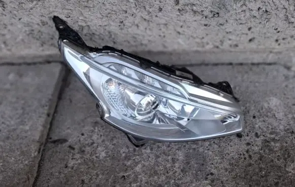 Skoda Fabia Mk2 (5J) Headlight/headlamp 