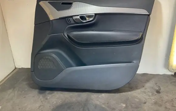 Volvo XC90 Front door card panel trim 31393114