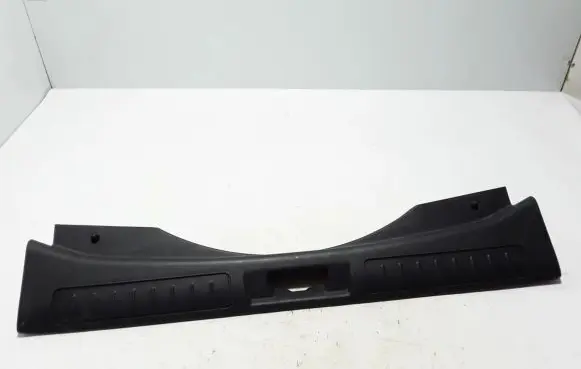 Trunk/boot sill cover protection