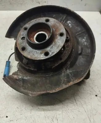 BMW 5 E39 Rear wheel hub