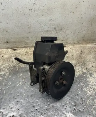 Mercedes-Benz E W210 Power steering pump