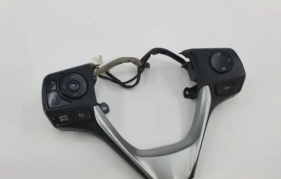 Toyota Auris E180 Steering wheel buttons/switches