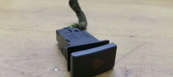 Toyota Avensis T250 Hazard light switch 157963 TR9503