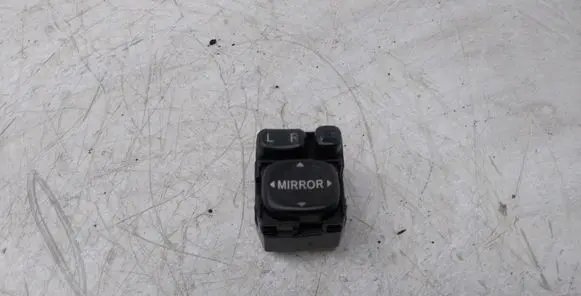 Toyota Avensis T250 Wing mirror switch