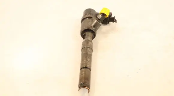 Opel Corsa D Fuel injector 0445110326