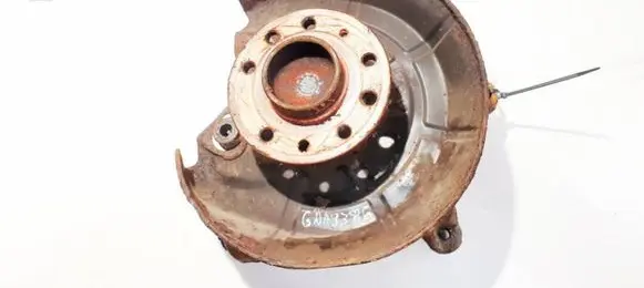 Rear wheel hub