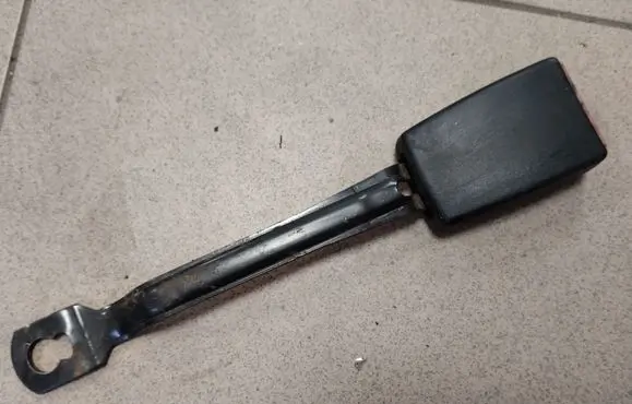 Audi A4 S4 B5 8D Front seatbelt buckle 8D08577555B