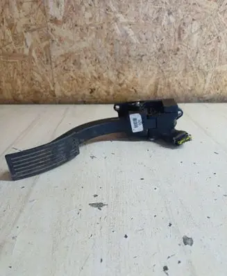 KIA Sorento Accelerator throttle pedal 372103E400