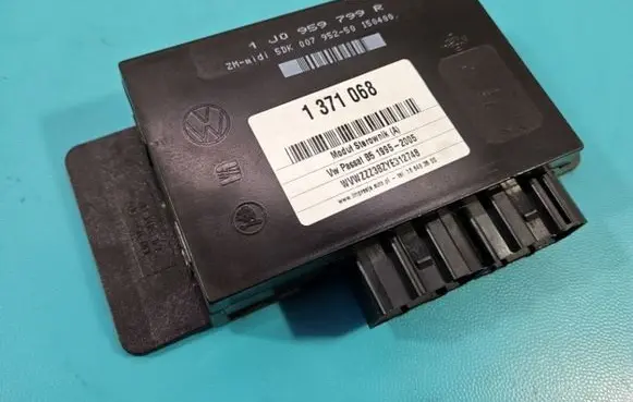 Volkswagen PASSAT B5.5 Central body control module 1J0959799R IMPRK1371068