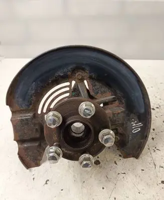 Front wheel hub