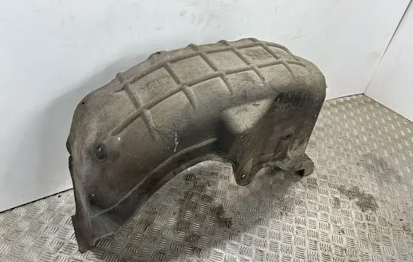 Rear arch fender liner splash guards
